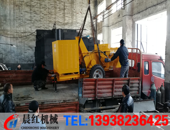 發(fā)往廣東的大型移動式木材粉碎機(jī)